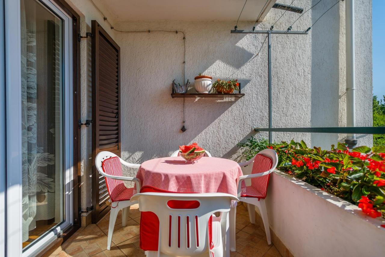 Apartment Dragica Krk Town Exterior photo